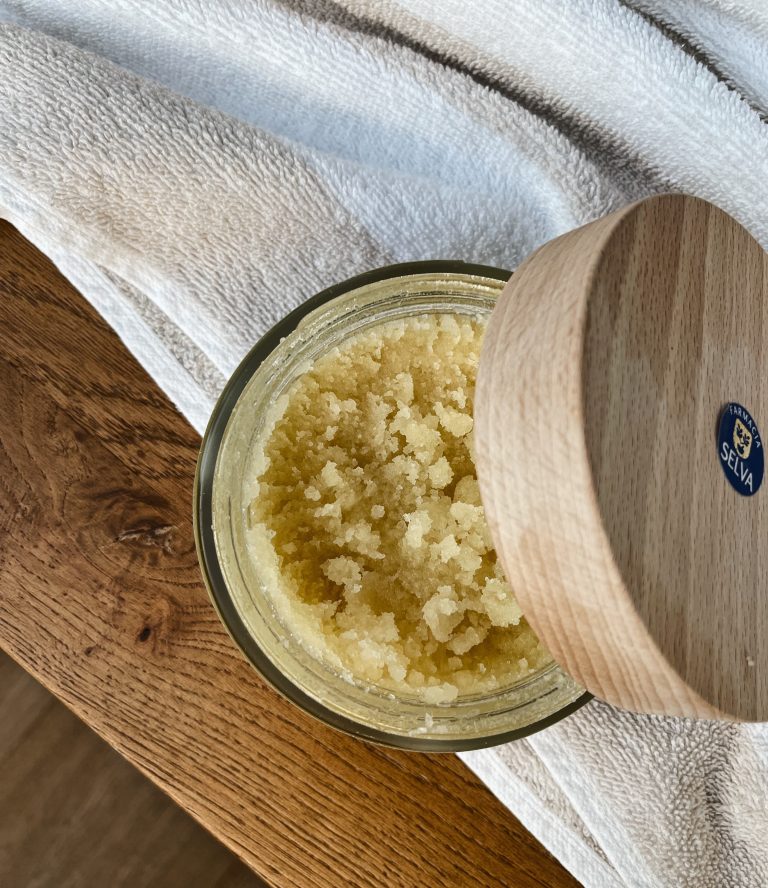 vaso con esfoliante per una remise en forme